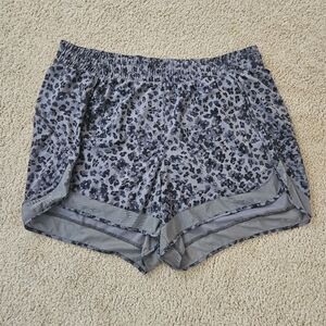 Athleta Gray and Black Patterned Racer Shorts Women's Size 1x with Pocket
